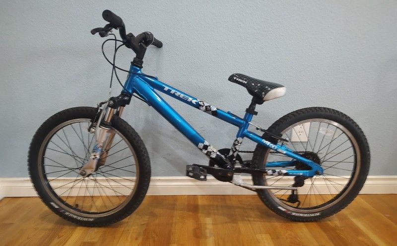 20" Trek MT60 Boys 6 Speed Mountain Bike with aluminum frame