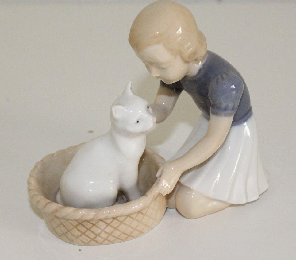B&G Bing & Grondahl Copenhagen Porcelain Figurine 2249 Girl and Cat In Basket