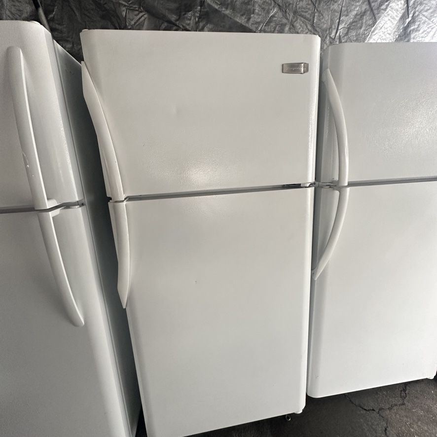 White Frigidaire Apt Size Fridge We Deliver And Install👨🏻‍🔧🚚