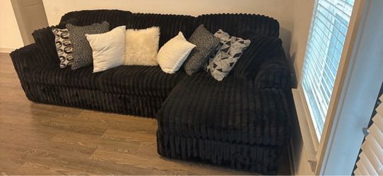 Black Sectional Sofa with Chaise