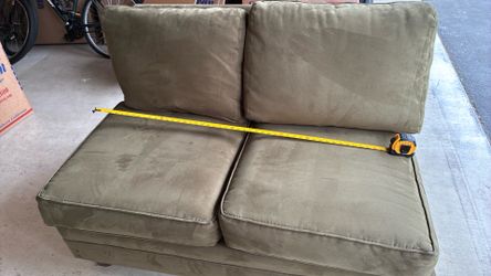 Free excellent condition portion of a sectional couch. We’ve just moveExcellent condition no obvious signs of where. Free excellent condition portion 