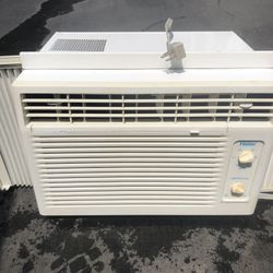 Very Good Condition Haier Air Conditioner 