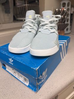 Adidas Tennis shoe sz10