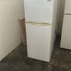Haier Apartment Size Refrigerator 