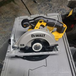 Circularsaw Dewalt 6 1/2 TOOL ONLY