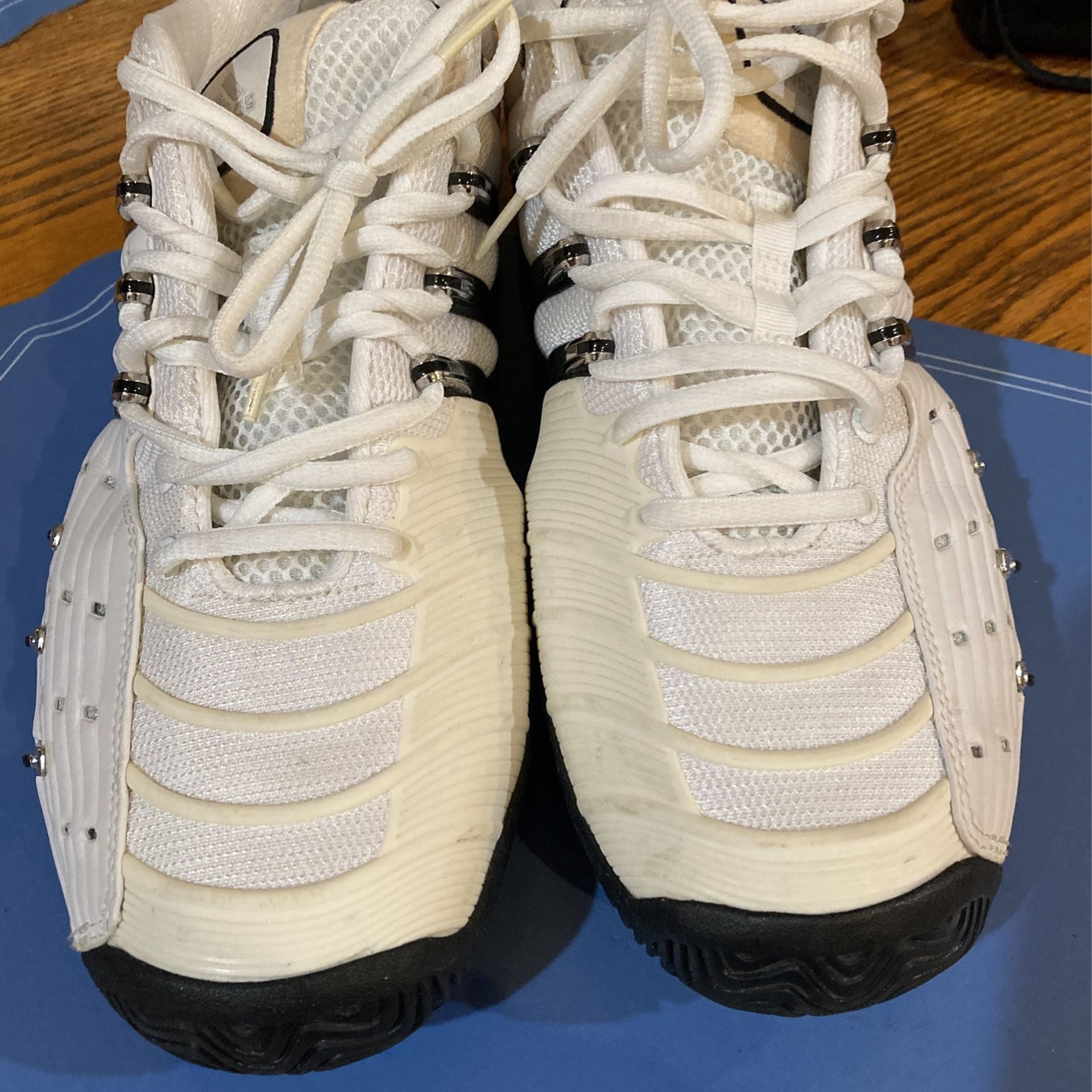 Néw Mens Adidas White Barricade APE 779001 Size 11