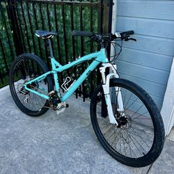 DIAMONDBACK LUX XE MOUNTAIN BIKE 27.5” Wheels