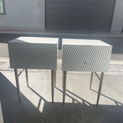 2 Nightstands