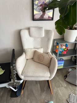 Ultra-Cozy Sherpa Rocking Chair – Bouclé Nursery Glider