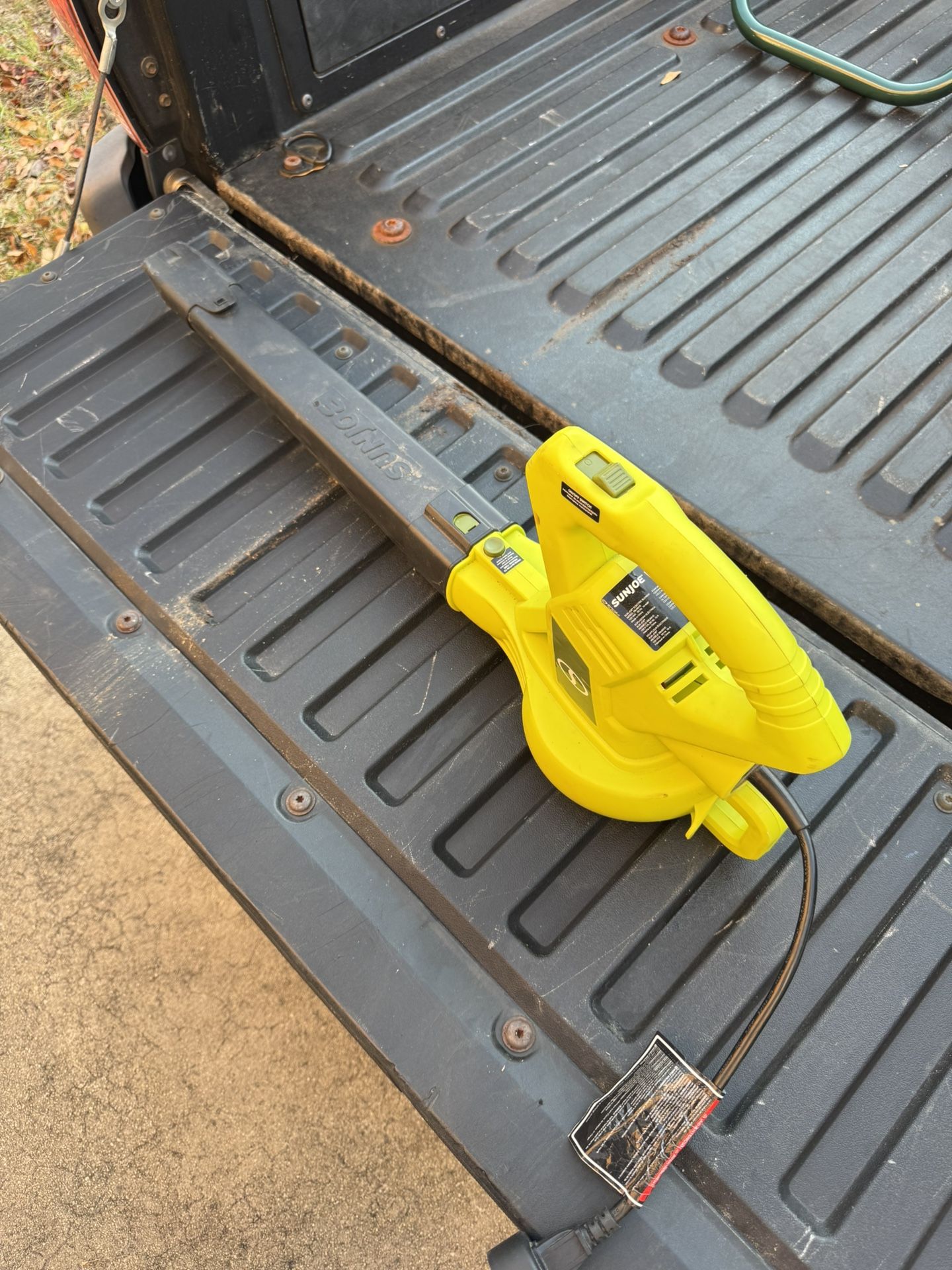 Sunjoe Electric Leaf blower