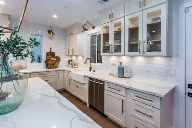 Apron Sink. Farmhouse porcelain sink