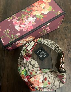 Gucci GG Blooms Floral Monogram Twist Knot Headband Silk  display picture 1