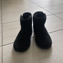UGG Kids- Black Size 3