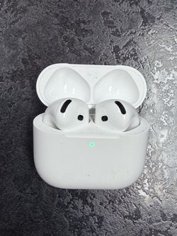 Apple AirPods 4th Gen USB-C Charging Case White Used Tested Working