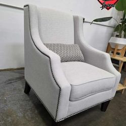 Living room Chair- Pick Up Only‼️