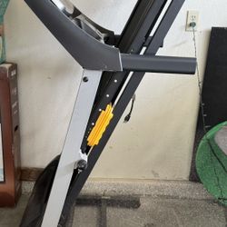 Treadmill  (Electric )