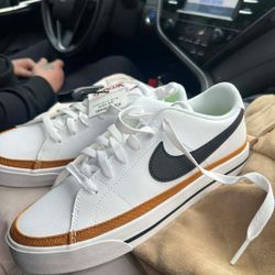 Women's Nike Shoes Size 8 