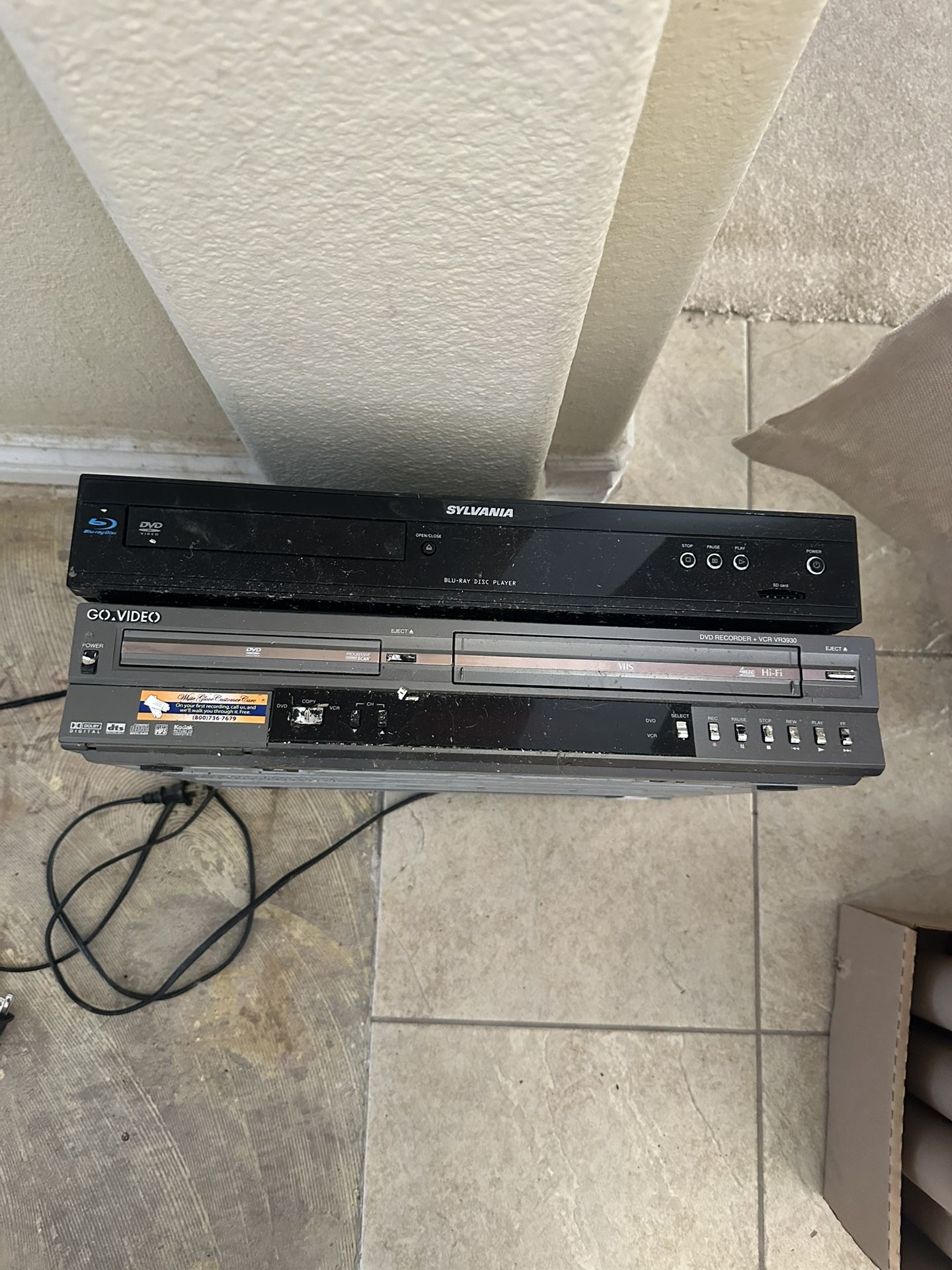 (Free) DVD-CD- VHS Recorder Player (Free) 