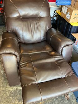 Electric recliner, great condition