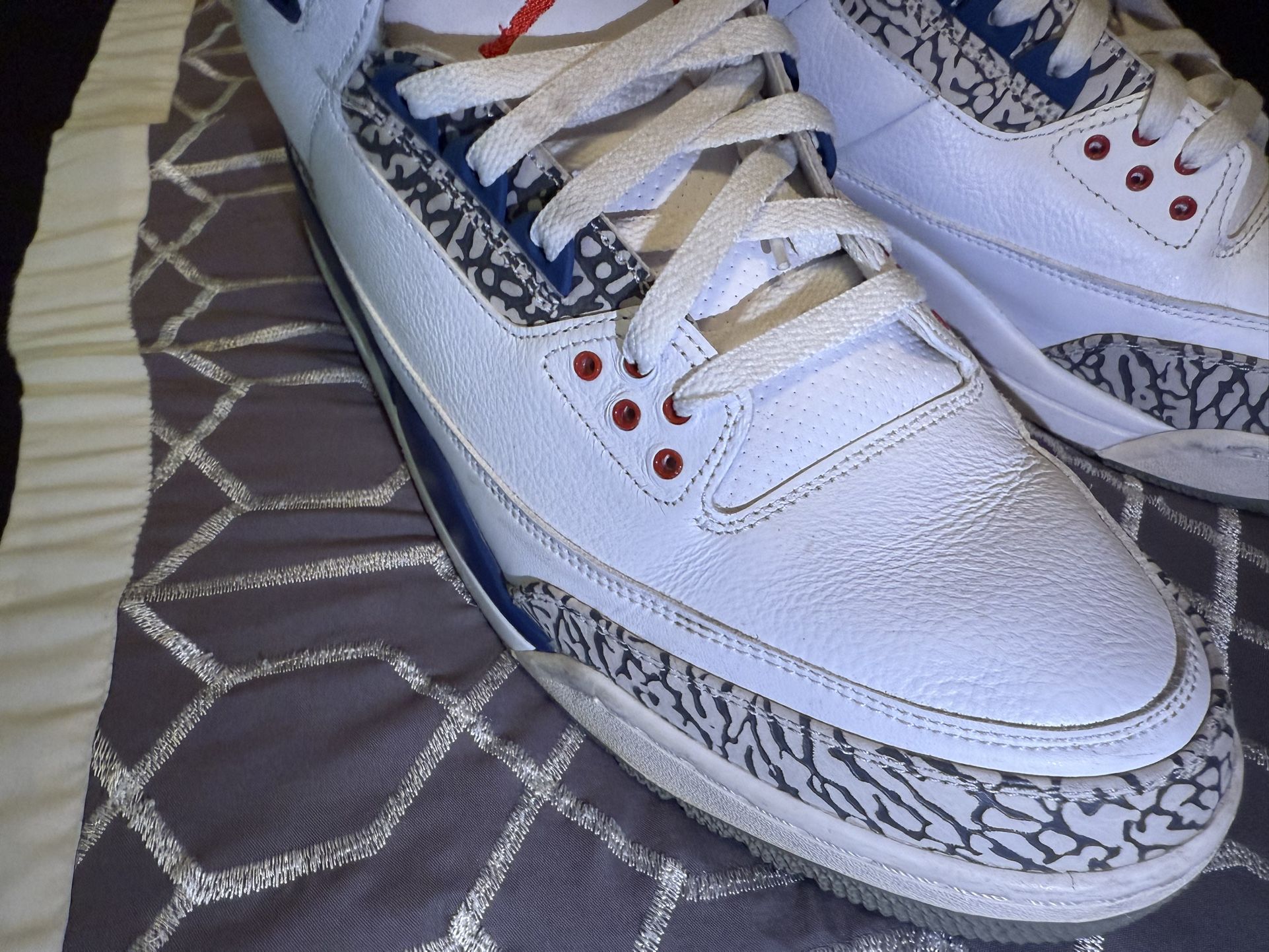 Jordan True Blue 3s