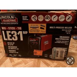 Lincoln electric 140 Amp  LE31MP Stick /MIG/FLUX-CORE/TIG120v  Aluminum welder with spool Gun 