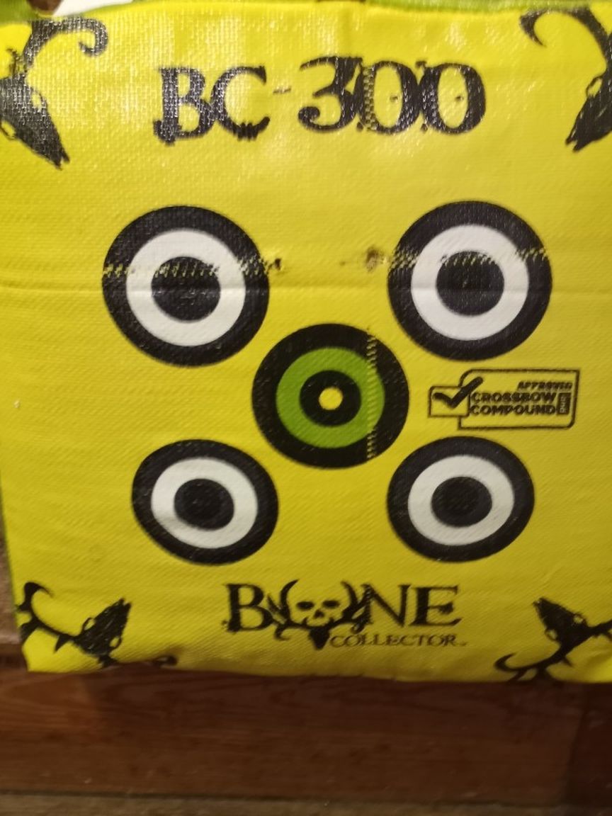 Bone Collector BC-300 Bag Field Point Archery Target