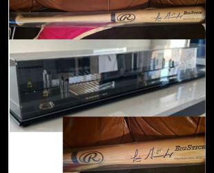 Luis Gonzalez Autograph bat