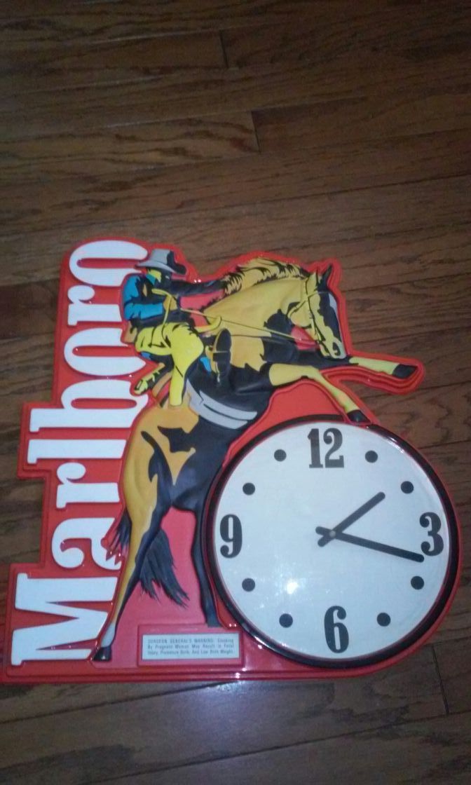 VINTAGE MARLBORO MAN CIGARETTES WALL CLOCK