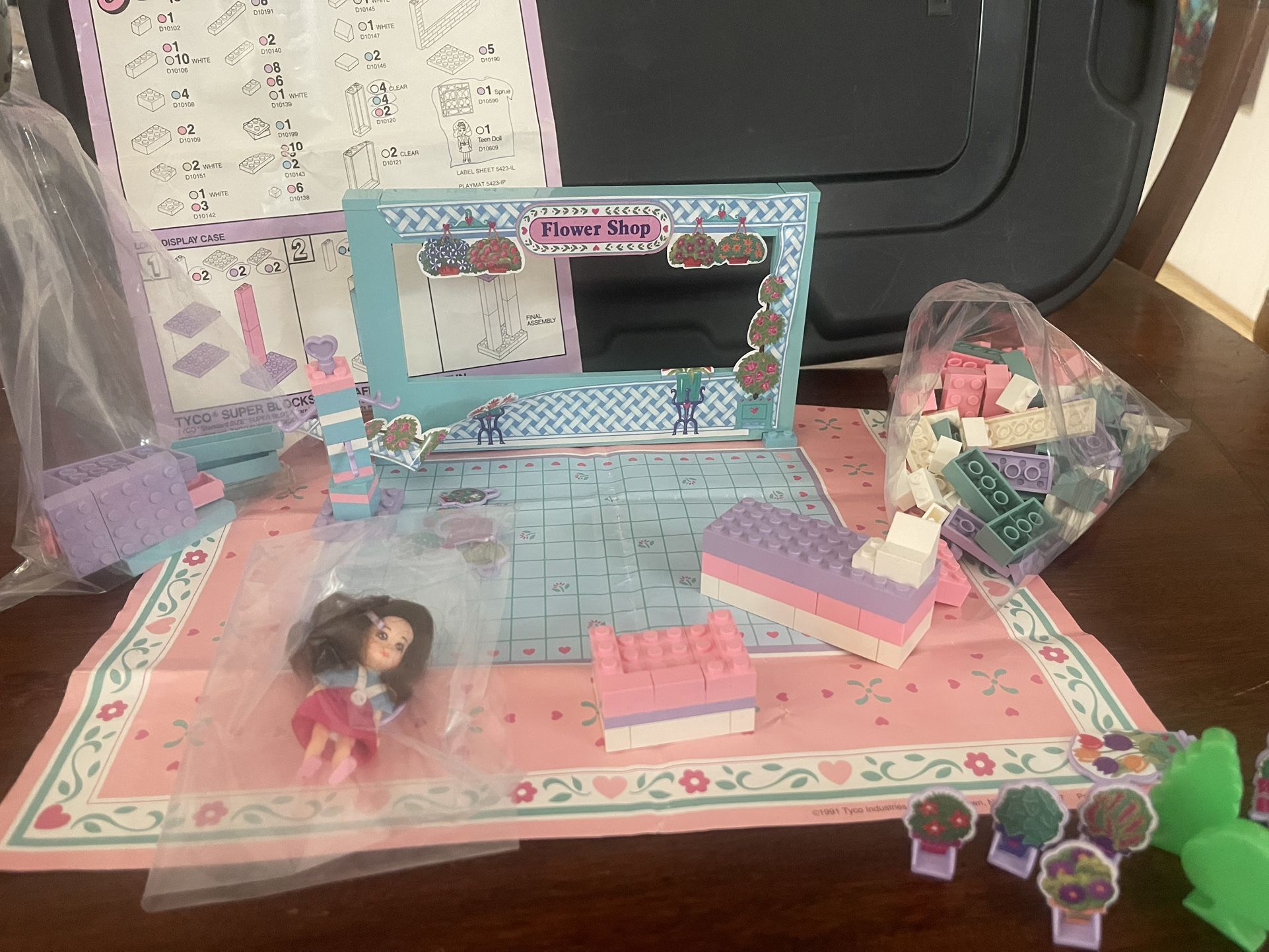 Lego Flower Shop With Flower Ladie
