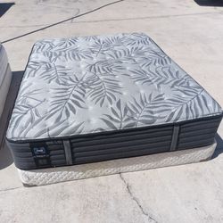 Sealy queen posturepedic mattress and box spring