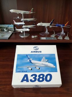 1/400 scale diecast or display model box for the Airbus A380