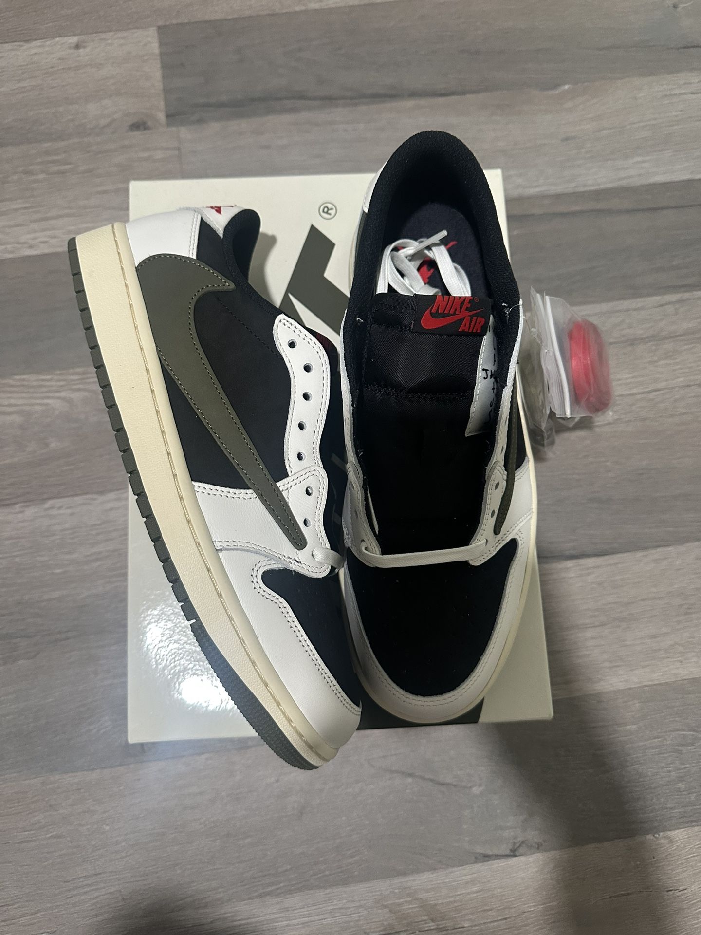 Air Jordan 1 Low Travis Scott