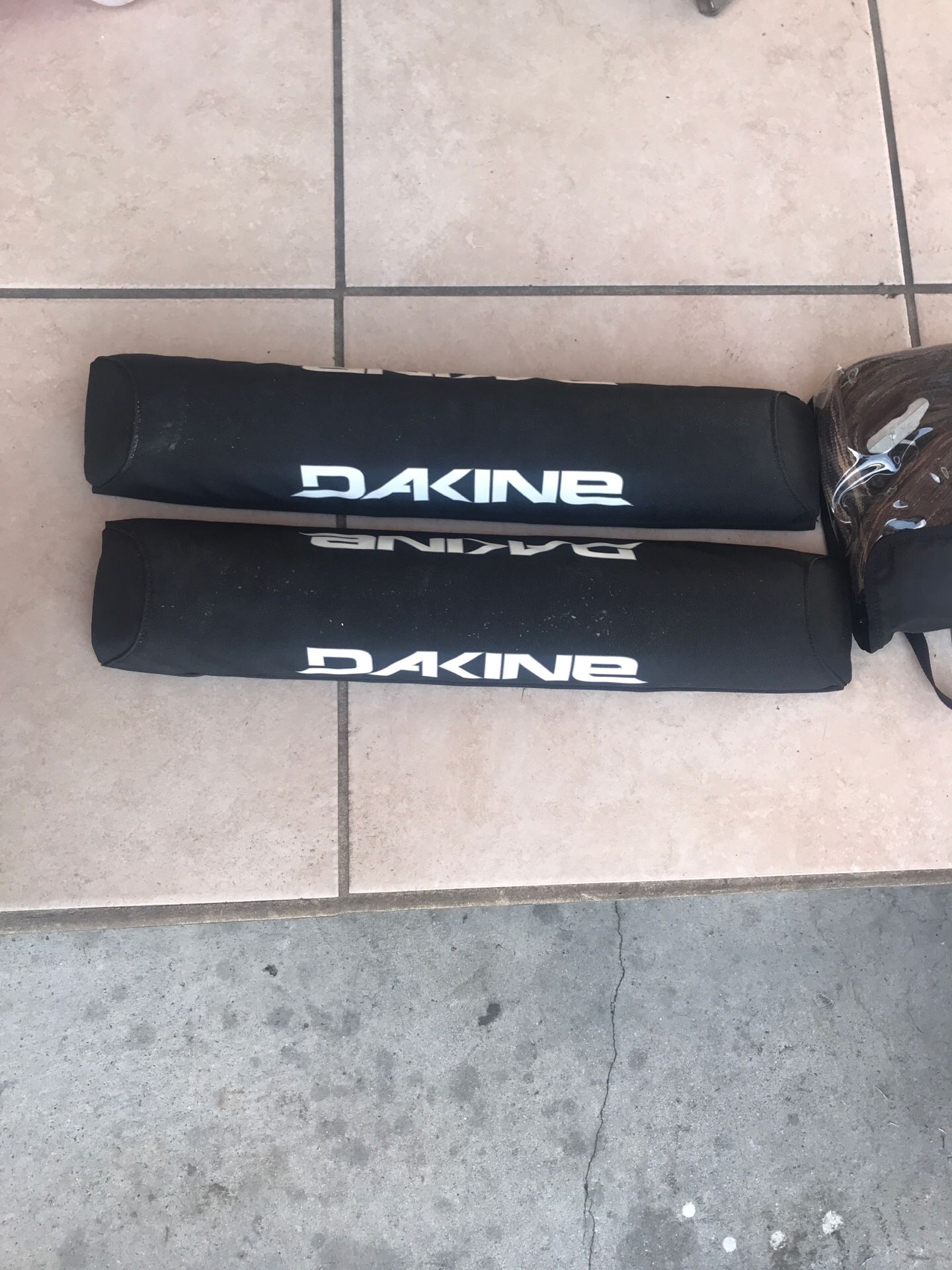 Dakine XL Aero Rack Pads Tie Downs 20’ Surfboard