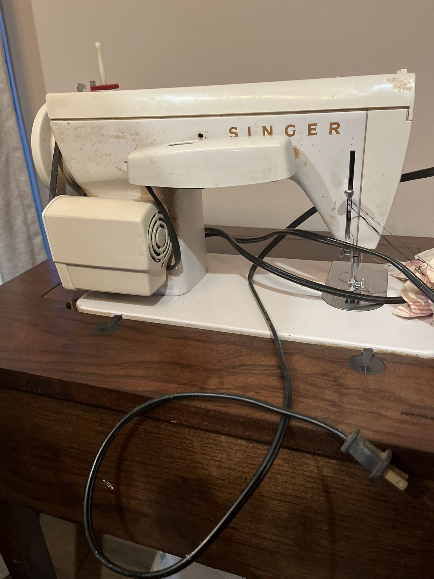 Vintage Singer Sewing Machine (still Works)