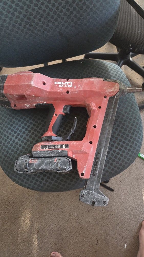 HILTI FRAMING GUN W CHARGER