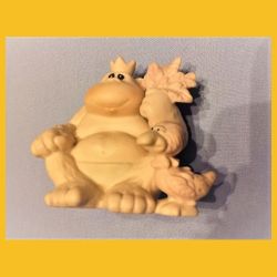 

Precious moments gorilla “To my favorite fan” 521043 1989 3” wide, 2.5 " high-