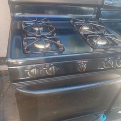 GE GAS STOVE BURNERS AND OVEN WORKING PERFECT 