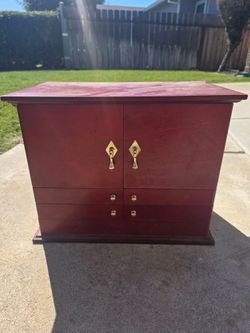 Jewelry box