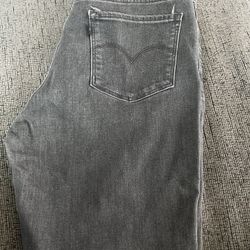Women’s Levi Jeans 