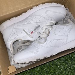 reebok classic size 2.5Y