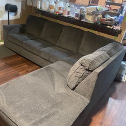 SECTIONAL COUCH