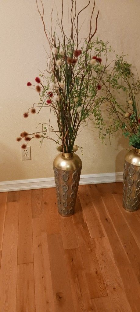 Gold Vase With Flowers 