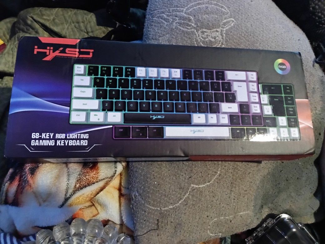 V200 with Spanish Wired 68Key RGB Streamer Mini Gaming Keyboard