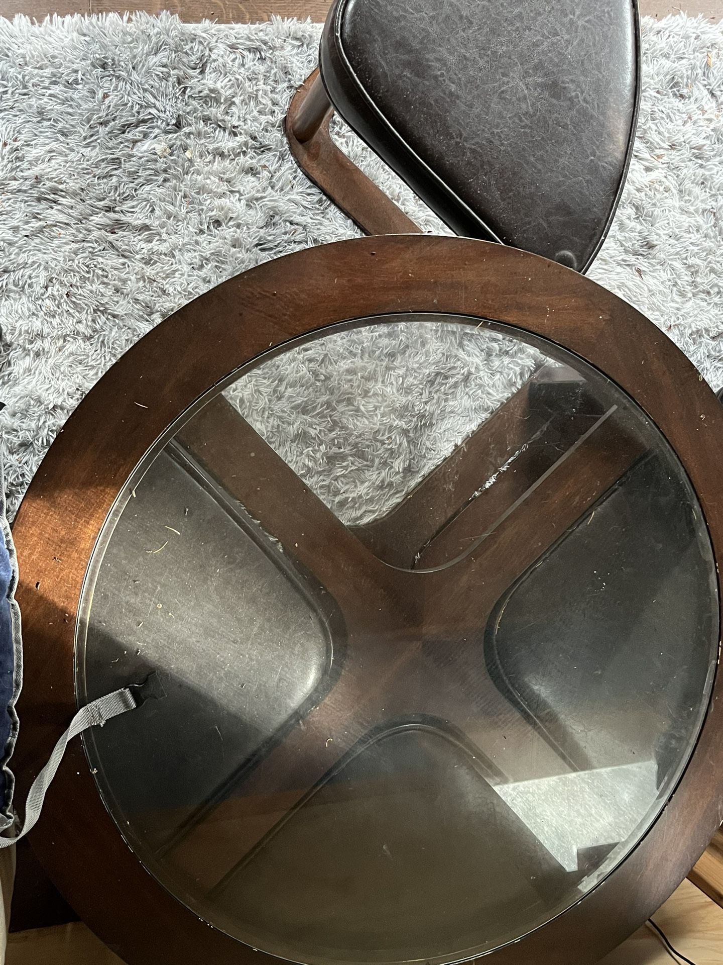 Round Coffee Table With Glass Insert And 4 Slide In Stools