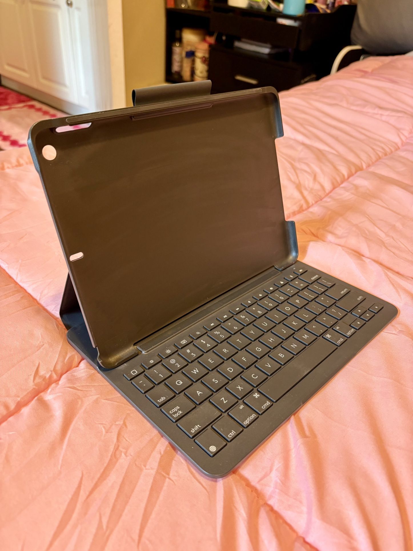 Logitech Ipad Keyboard Case Slim Slim Folio 7th, 8th & 9th Gen