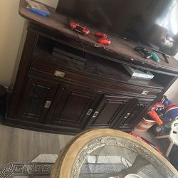Solid Wood Entertainment Center/tv Stand
