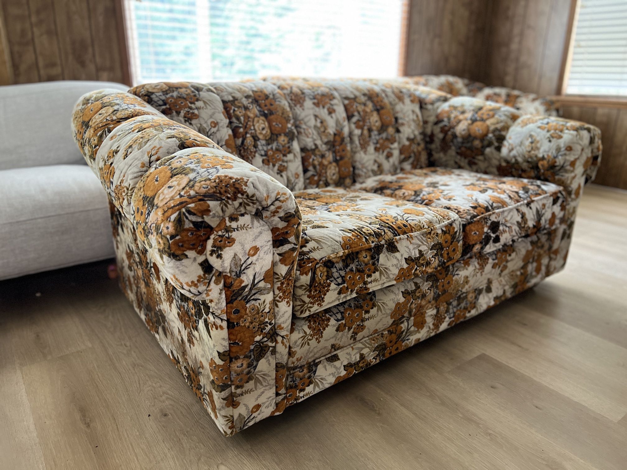 Vintage 70s velvet Love Seat sofa Stanton - Pristine condition