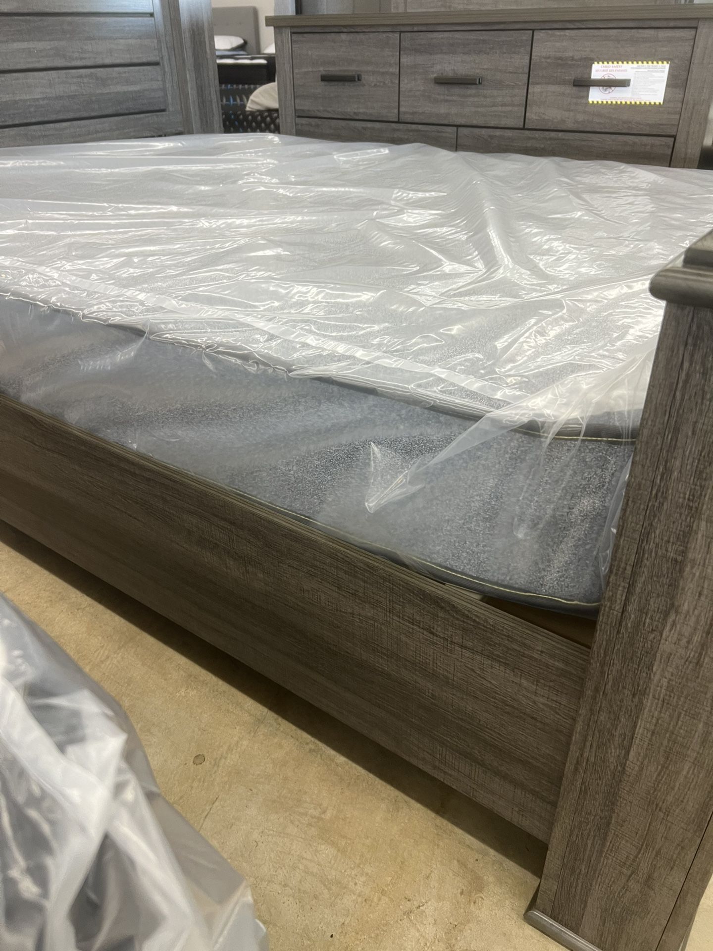 Queen Mattress And Box Spring 