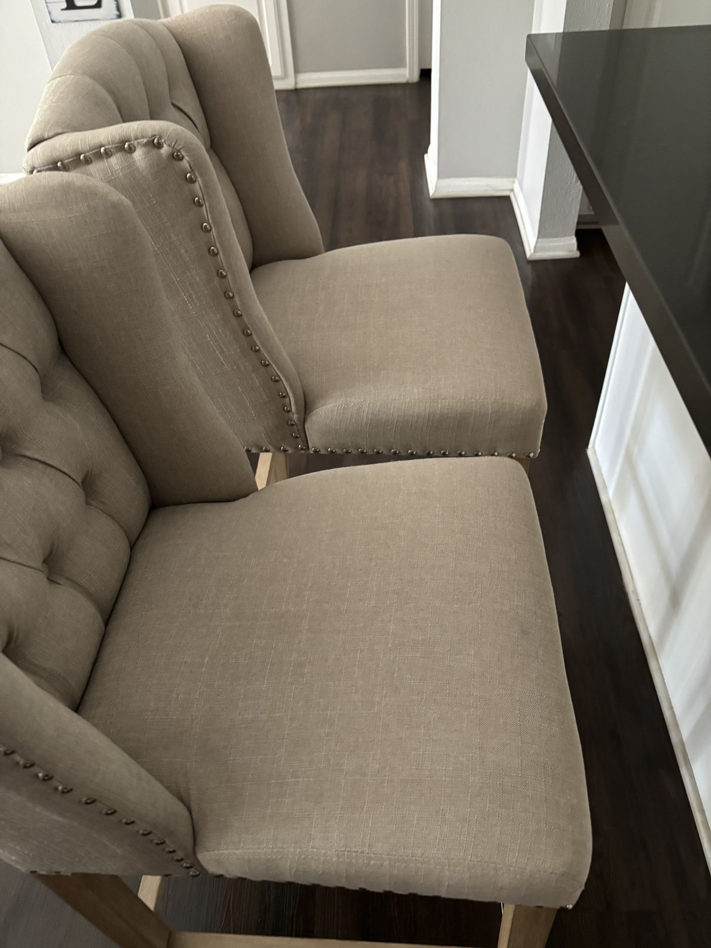 Bar Stool Chairs With Decorative Bowl