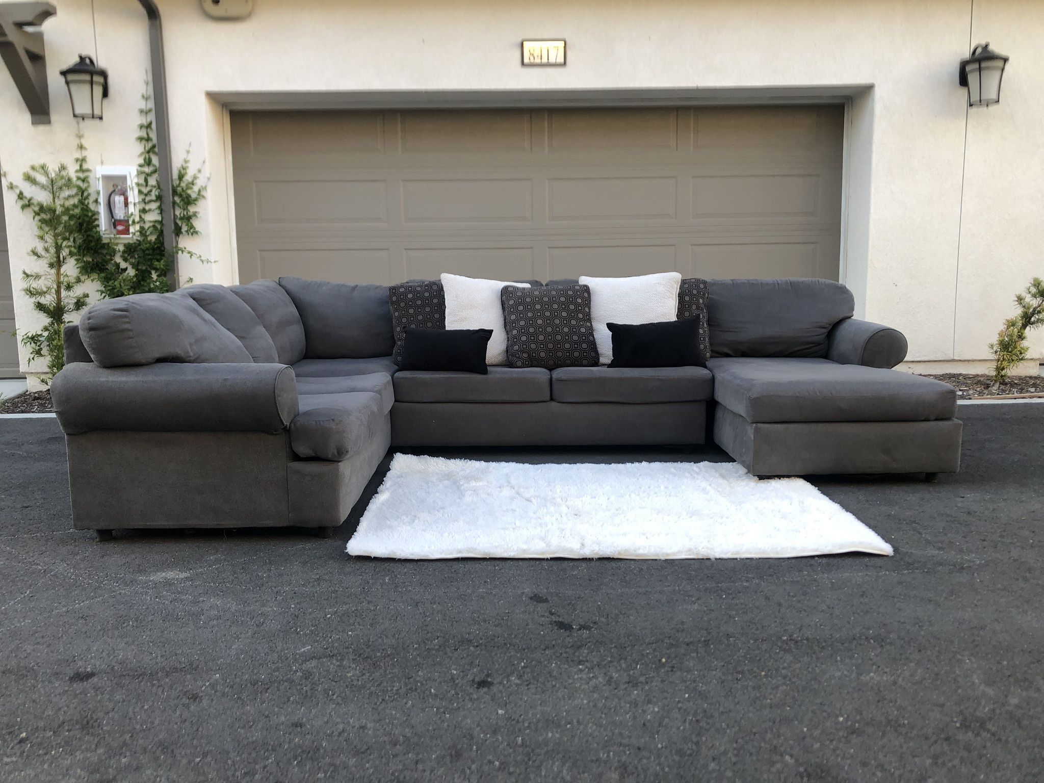 Stunning Dark Gray Sectional Couch In Great Condition - Free Delivery 🚚